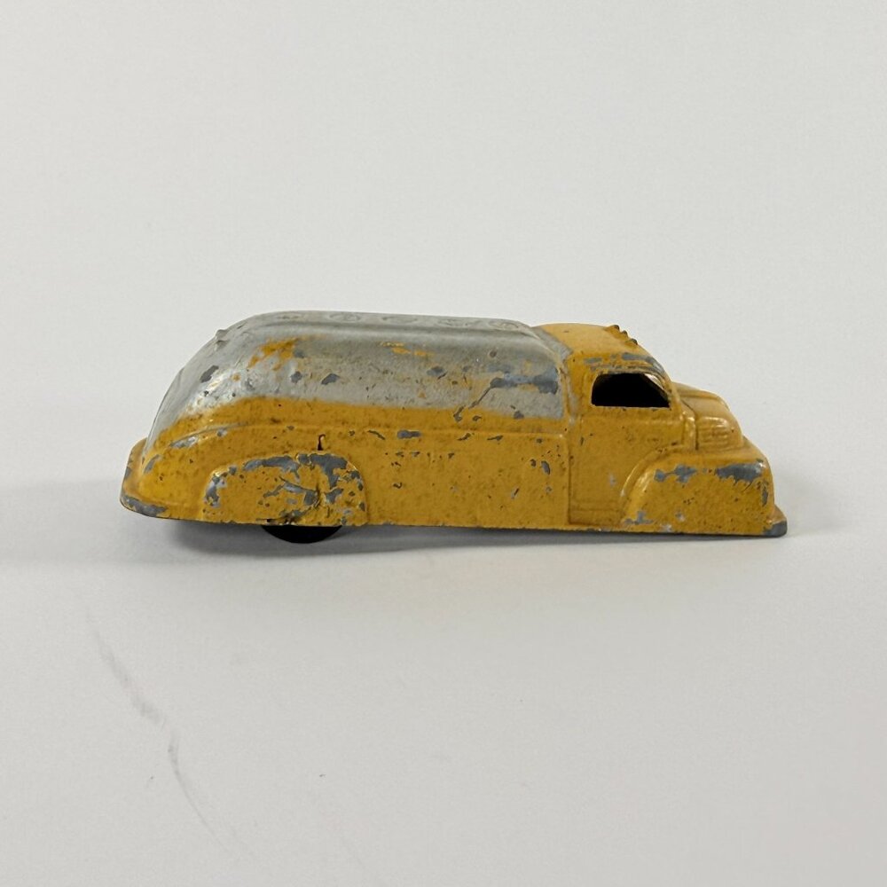 Vintage Tootsie Ford Oil Tanker Truck Diecast 1940's Yellow & Silver Chicago
